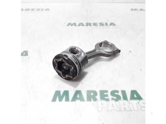Usados Pistón Peugeot 207 SW (WE/WU) 1.6 HDi 16V Precio € 50,00 Norma de margen ofrecido por Maresia Parts