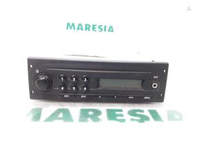 Gebrauchte Radio CD Spieler Renault Kangoo Express (FW) 1.5 dCi 70 Preis € 108,90 Mit Mehrwertsteuer angeboten von Maresia Parts