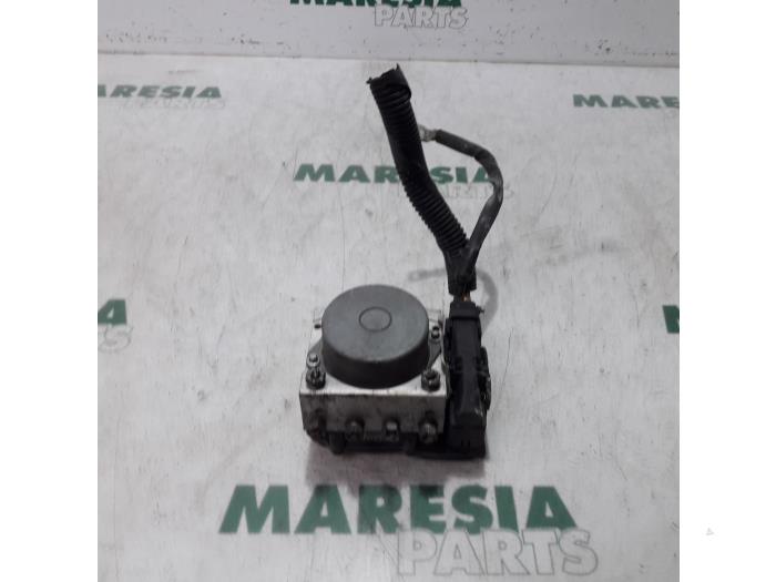 Begagnade ABS-pump Renault Kangoo Express (FW) 1.5 dCi 70 Pris € 108,84 Inklusive moms erbjuds av Maresia Parts