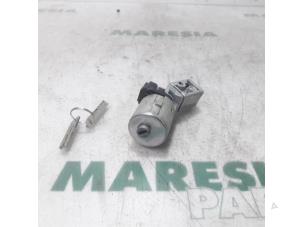 Used Ignition lock + key Peugeot 308 CC (4B) 1.6 HDiF 16V Price € 40,00 Margin scheme offered by Maresia Parts