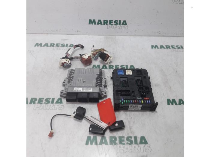 Used Engine management computer Peugeot 308 CC (4B) 1.6 HDiF 16V Price € 265,00 Margin scheme offered by Maresia Parts