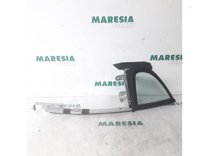 Usados Ventanilla triangular izquierda delante Peugeot 207 CC (WB) 1.6 16V THP Precio € 35,00 Norma de margen ofrecido por Maresia Parts
