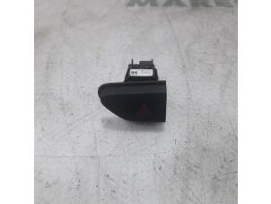Used Panic lighting switch Renault Clio IV (5R) 1.5 Energy dCi 90 FAP Price € 15,00 Margin scheme offered by Maresia Parts