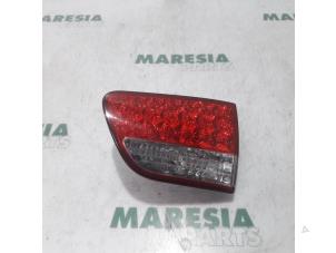 Usagé Feu arrière droit Citroen C-Crosser 2.2 HDiF 16V Prix € 90,00 Règlement à la marge proposé par Maresia Parts