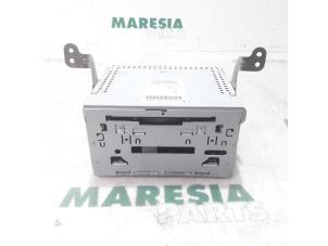 Używane Radioodtwarzacz CD Citroen C-Crosser 2.2 HDiF 16V Cena € 262,50 Procedura marży oferowane przez Maresia Parts