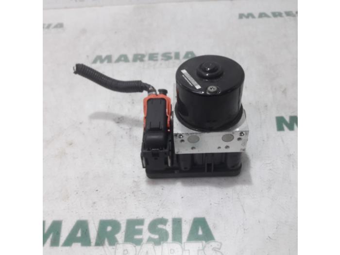 Usagé Bloc ABS Citroen C-Crosser 2.2 HDiF 16V Prix € 219,99 Règlement à la marge proposé par Maresia Parts
