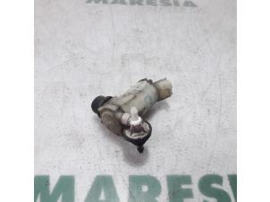 Used Windscreen washer pump Citroen C4 Aircross (BU) 1.6 HDi 16V 115 AWC Price € 25,00 Margin scheme offered by Maresia Parts