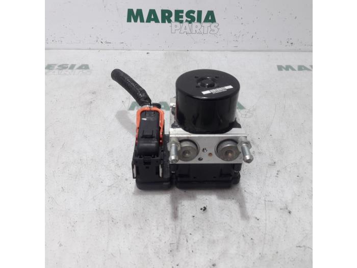 Używane Pompa ABS Citroen C4 Aircross (BU) 1.6 HDi 16V 115 AWC Cena € 189,99 Procedura marży oferowane przez Maresia Parts