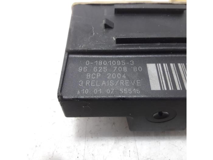 Relay from a Peugeot 3008 I (0U/HU) 1.6 HDiF 16V 2010