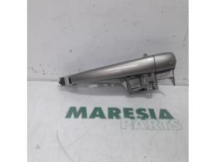 Used Rear door handle 4-door, right Peugeot 3008 I (0U/HU) 1.6 HDiF 16V Price € 35,00 Margin scheme offered by Maresia Parts