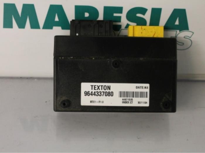 Used Convertible computer Peugeot 206 CC (2D) 1.6 16V Price € 90,00 Margin scheme offered by Maresia Parts
