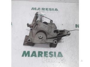 Used Timing cover Renault Twingo II (CN) 1.2 Price € 20,00 Margin scheme offered by Maresia Parts