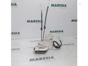 Used Rear door mechanism 4-door, right Fiat 500X (334) 1.6 E-torq 16V Price € 40,00 Margin scheme offered by Maresia Parts