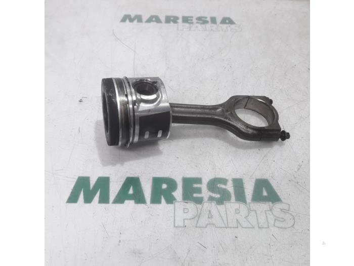 Usagé Piston Citroen C4 Aircross (BU) 1.6 HDi 16V 115 AWC Prix € 60,00 Règlement à la marge proposé par Maresia Parts