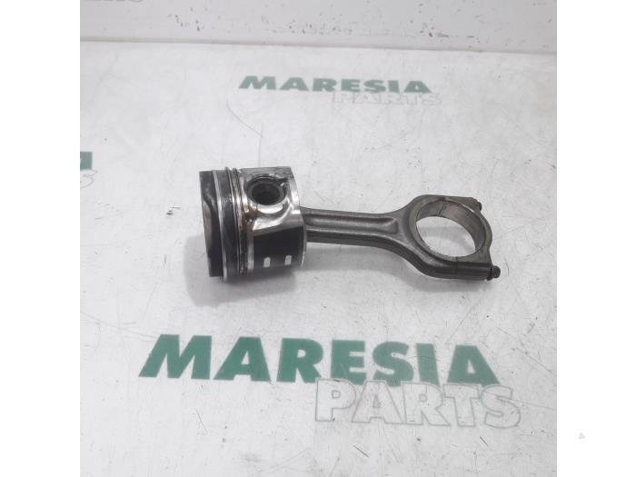 Usagé Piston Citroen C4 Aircross (BU) 1.6 HDi 16V 115 AWC Prix € 60,00 Règlement à la marge proposé par Maresia Parts