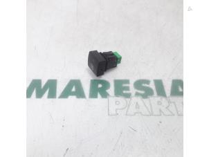 Used Switch Peugeot Expert (G9) 1.6 HDi 90 Price € 30,25 Inclusive VAT offered by Maresia Parts