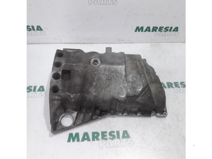 Used Sump Renault Grand Scénic II (JM) 2.0 16V Price € 30,00 Margin scheme offered by Maresia Parts