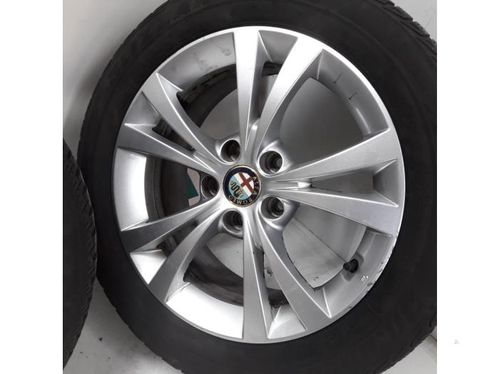 Set of sports wheels from a Alfa Romeo Giulietta (940) 1.6 JTDm 16V 2011