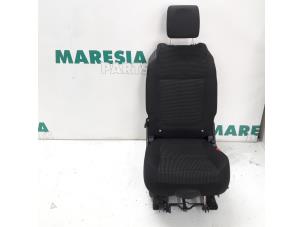 Używane Fotel tylny Peugeot 5008 I (0A/0E) 1.6 HDiF 16V Cena € 105,00 Procedura marży oferowane przez Maresia Parts
