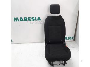 Gebrauchte Sitz hinten Peugeot 5008 I (0A/0E) 1.6 HDiF 16V Preis € 105,00 Margenregelung angeboten von Maresia Parts