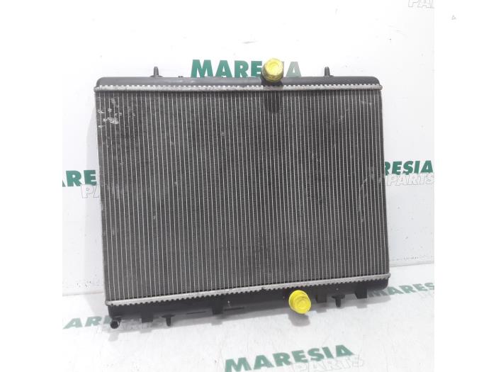 Radiator from a Peugeot 5008 I (0A/0E) 1.6 HDiF 16V 2011
