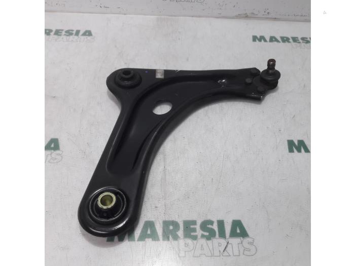 Front lower wishbone, right from a Peugeot 208 I (CA/CC/CK/CL) 1.0 Vti 12V PureTech 2014