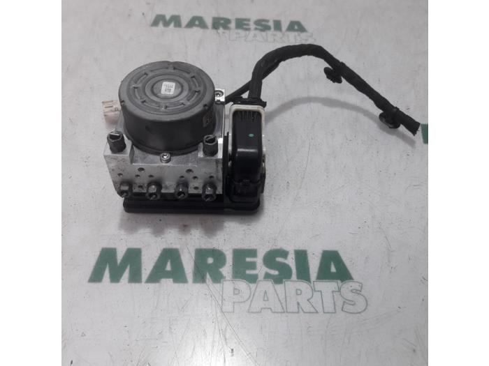 Begagnade ABS-pump Peugeot 208 I (CA/CC/CK/CL) 1.0 Vti 12V PureTech Pris € 69,99 Marginaltabell erbjuds av Maresia Parts