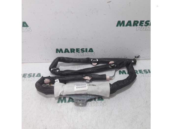 Używane Kurtyna prawa Peugeot 5008 I (0A/0E) 1.6 HDiF 16V Cena € 50,00 Procedura marży oferowane przez Maresia Parts