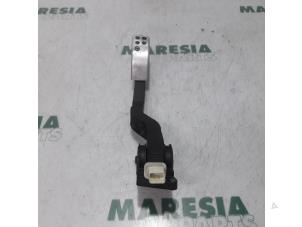 Used Throttle pedal position sensor Peugeot 206 CC (2D) 1.6 16V Price € 40,00 Margin scheme offered by Maresia Parts