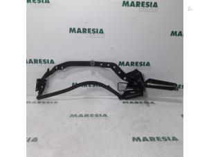 Used Convertible top hinge Peugeot 206 CC (2D) 1.6 16V Price € 105,00 Margin scheme offered by Maresia Parts