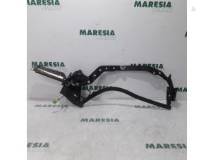 Used Convertible top hinge Peugeot 206 CC (2D) 1.6 16V Price € 90,00 Margin scheme offered by Maresia Parts