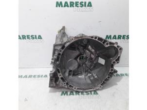 Used Gearbox casing Peugeot 407 SW (6E) 2.0 HDiF 16V Price € 50,00 Margin scheme offered by Maresia Parts
