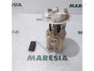 Used Electric fuel pump Peugeot 206 CC (2D) 1.6 16V Price € 35,00 Margin scheme offered by Maresia Parts