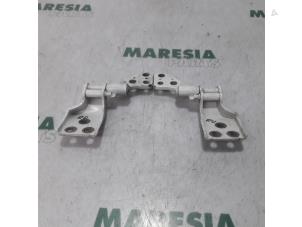 Used Rear door hinge, right Peugeot Partner (GC/GF/GG/GJ/GK) 1.6 BlueHDI 75 Price € 40,00 Margin scheme offered by Maresia Parts