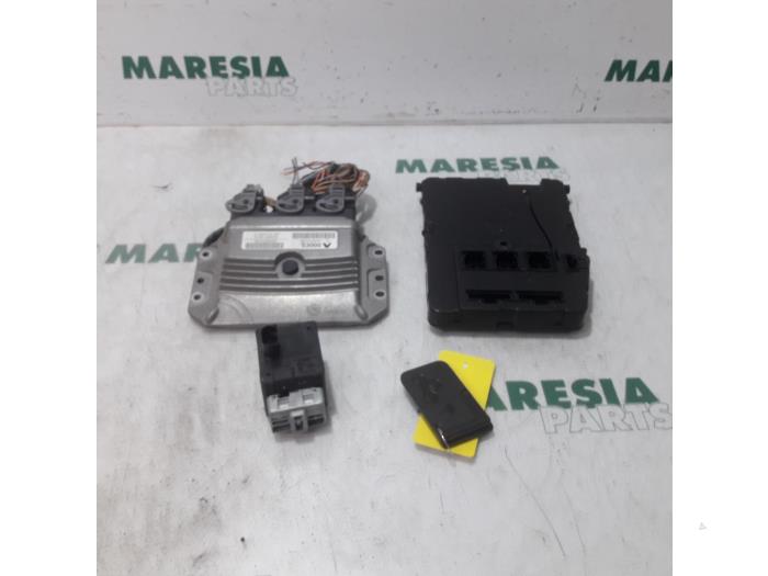 Used Engine management computer Renault Scénic II (JM) 1.6 16V Price € 265,00 Margin scheme offered by Maresia Parts