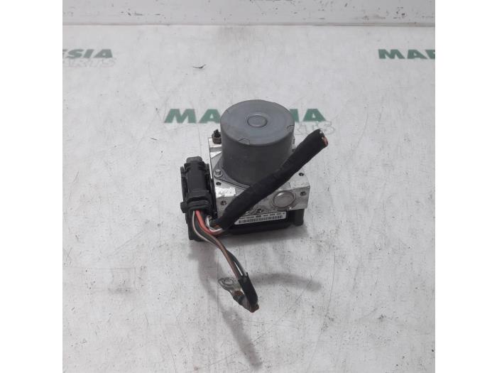 Usagé Bloc ABS Renault Scénic II (JM) 1.6 16V Prix € 49,95 Règlement à la marge proposé par Maresia Parts