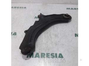Used Front lower wishbone, right Renault Scénic II (JM) 1.6 16V Price € 20,00 Margin scheme offered by Maresia Parts