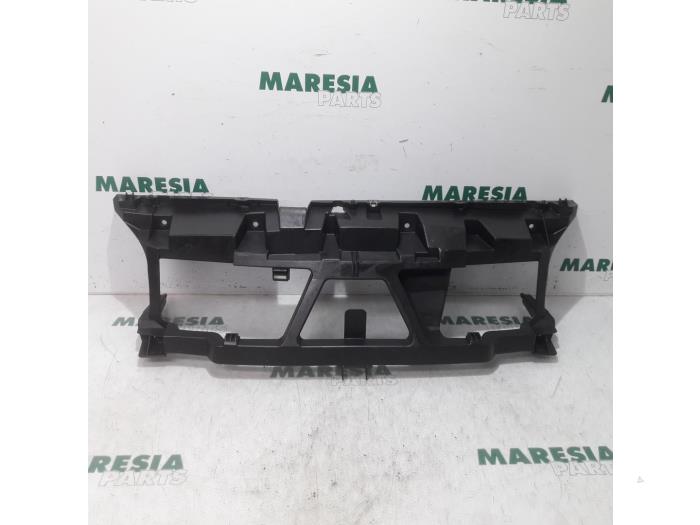 Begagnade Front Renault Scénic II (JM) 1.6 16V Pris € 25,00 Marginaltabell erbjuds av Maresia Parts