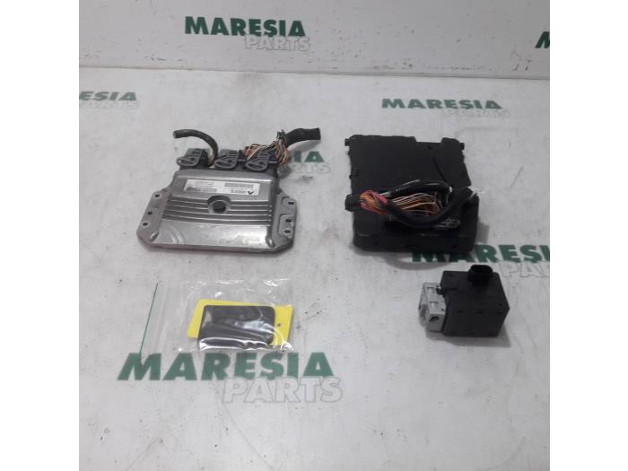 Used Engine management computer Renault Scénic II (JM) 1.6 16V Price € 324,99 Margin scheme offered by Maresia Parts