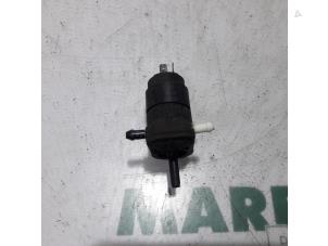Used Windscreen washer pump Fiat Stilo MW (192C) 1.6 16V Price € 15,00 Margin scheme offered by Maresia Parts