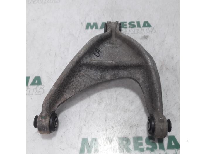 Rear wishbone, left from a Citroën C5 III Tourer (RW) 2.0 HDiF 16V 2014