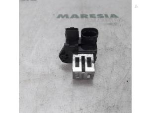 Używane Opornica wentylatora Citroen C5 III Tourer (RW) 2.0 HDiF 16V Cena € 20,00 Procedura marży oferowane przez Maresia Parts