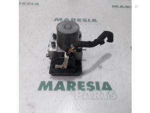 Używane Pompa ABS Citroen C5 III Tourer (RW) 2.0 HDiF 16V Cena € 315,00 Procedura marży oferowane przez Maresia Parts