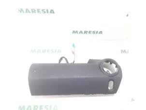 Usagé Airbag droite (tableau de bord) Peugeot 1007 (KM) 1.6 GTI,Gentry 16V Prix € 35,00 Règlement à la marge proposé par Maresia Parts
