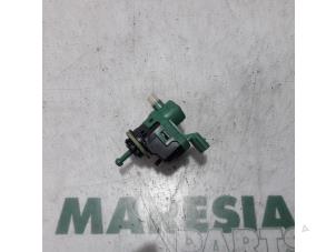 Used Headlight motor Renault Trafic (1FL/2FL/3FL/4FL) 1.6 dCi 90 Price € 24,20 Inclusive VAT offered by Maresia Parts