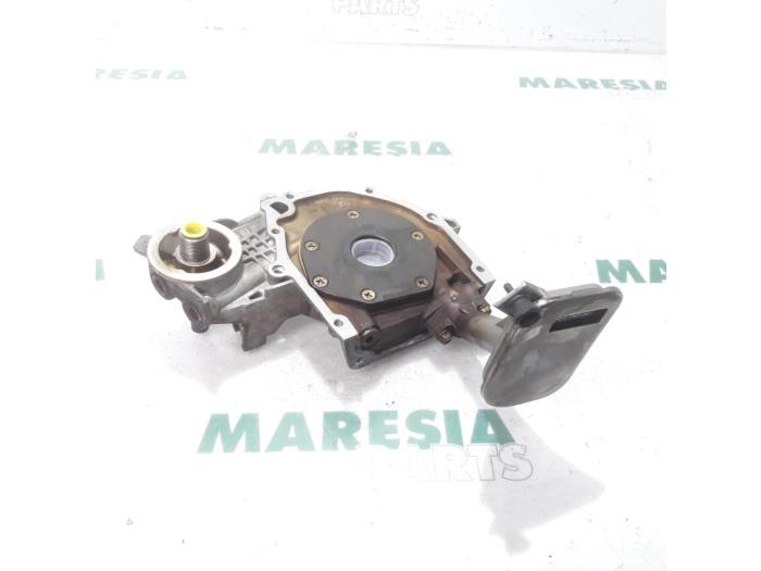 Używane Pompa oleju Fiat Bravo (198A) 1.4 16V Cena € 59,99 Procedura marży oferowane przez Maresia Parts