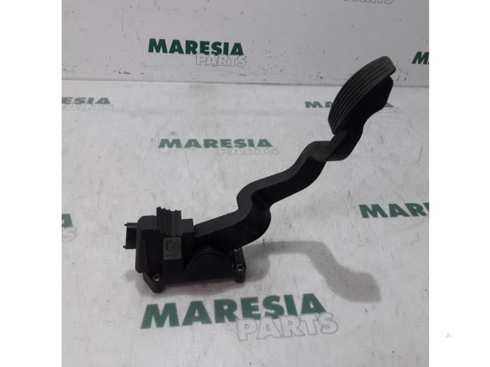 Begagnade Gaspedalsensor Fiat Stilo (192A/B) 1.6 16V 3-Drs. Pris € 25,00 Marginaltabell erbjuds av Maresia Parts