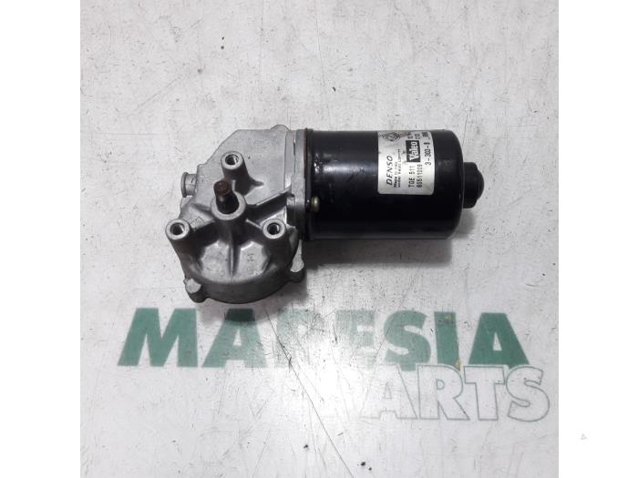 Front wiper motor from a Fiat Stilo (192A/B) 1.6 16V 3-Drs. 2004
