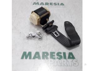 Used Rear seatbelt, right Fiat Stilo (192A/B) 1.6 16V 3-Drs. Price € 25,00 Margin scheme offered by Maresia Parts