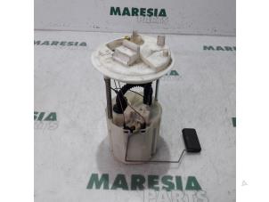 Usados Bomba eléctrica de combustible Fiat Stilo (192A/B) 1.6 16V 3-Drs. Precio € 20,00 Norma de margen ofrecido por Maresia Parts
